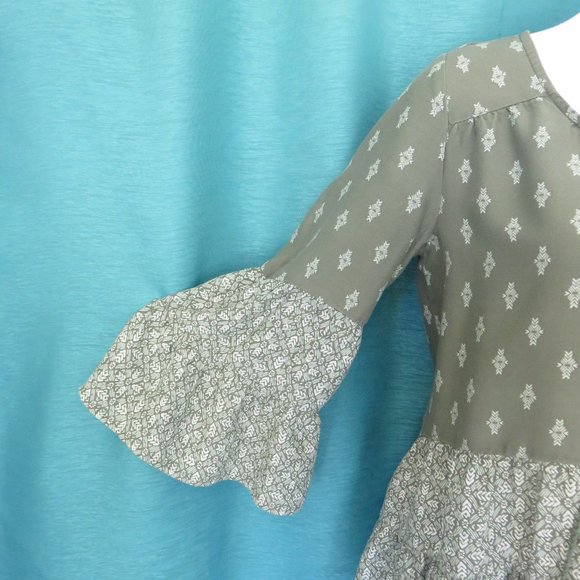 Green Blouse by Mudd - Picture 3 of 9